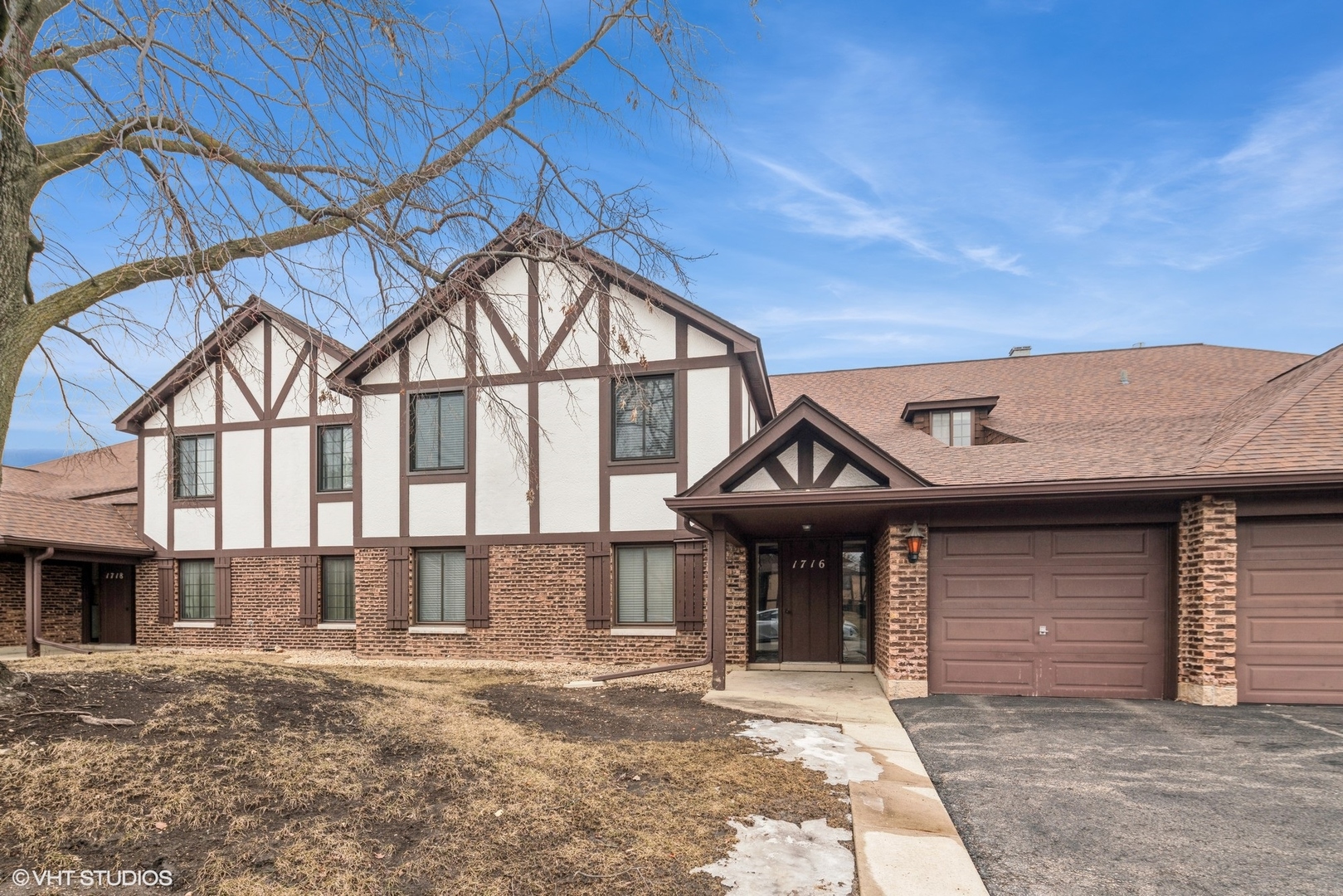 1716 Lakecliffe Drive #B, Wheaton, IL 60189