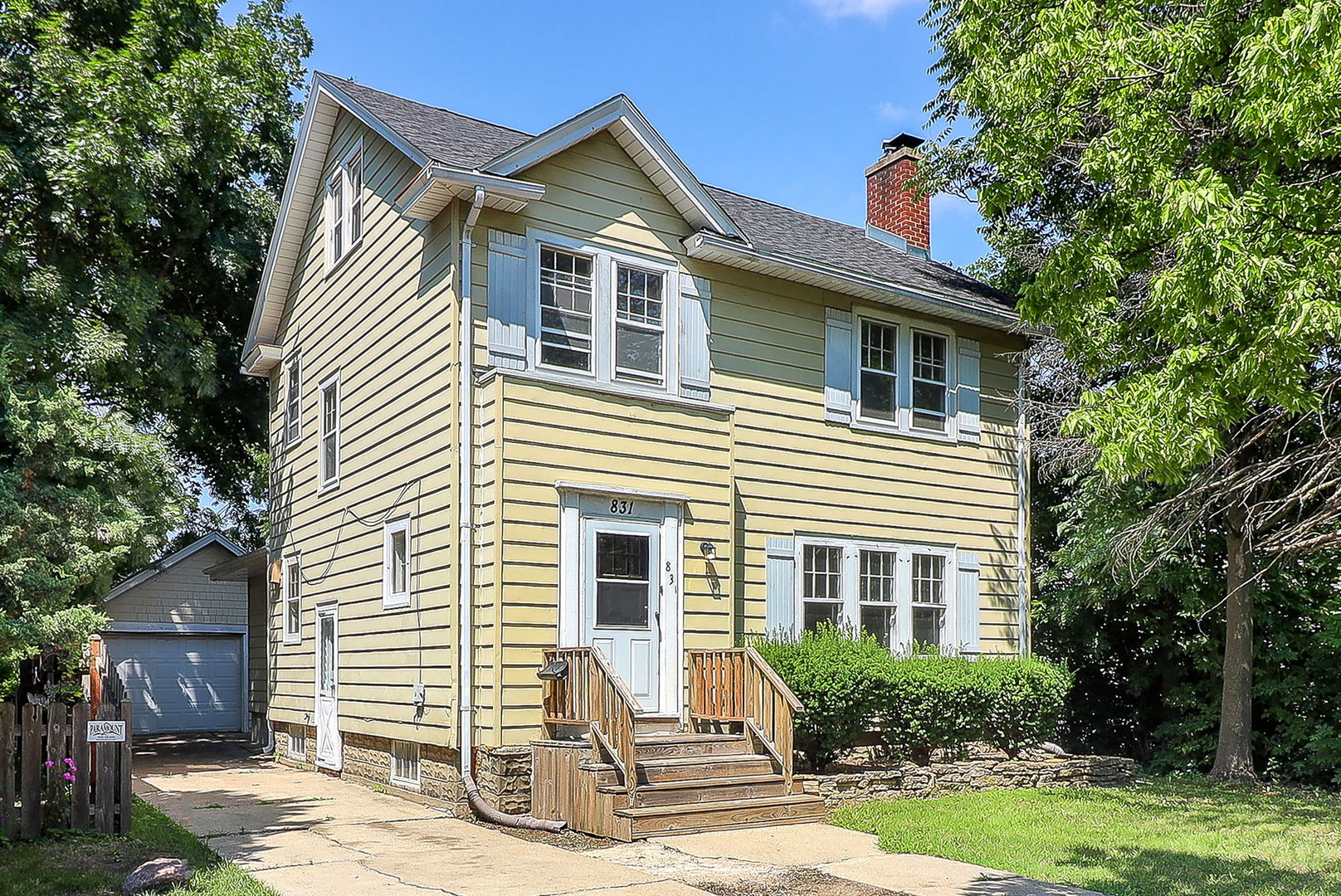 831 W Galena Boulevard, Aurora, IL 60506