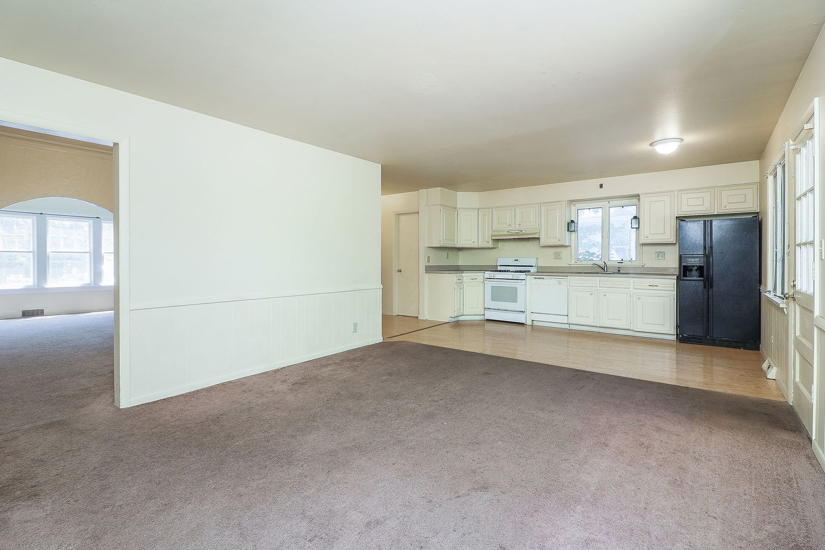 831 W Galena Boulevard, Aurora, IL 60506