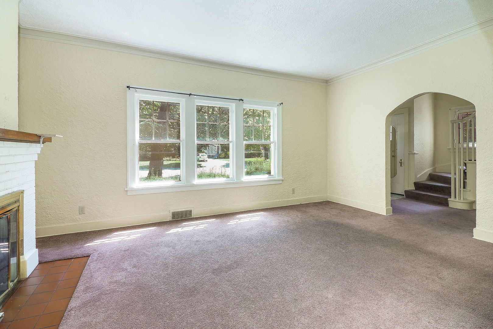 831 W Galena Boulevard, Aurora, IL 60506