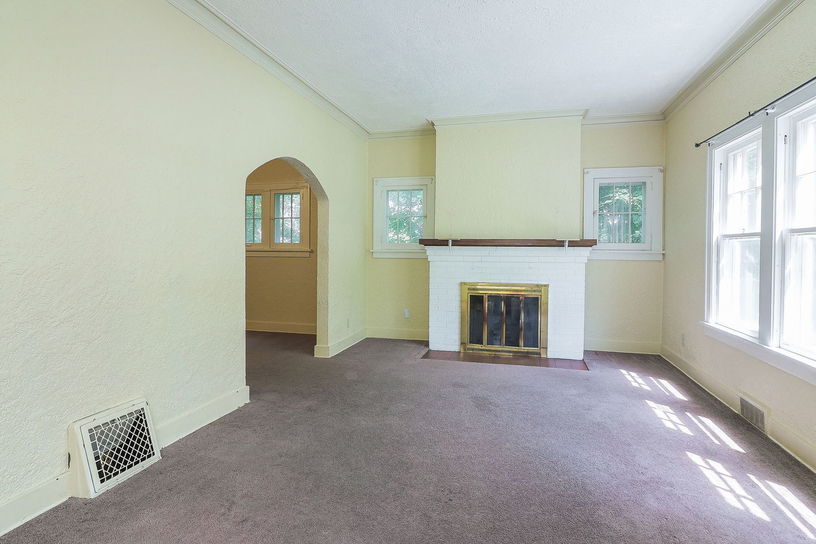 831 W Galena Boulevard, Aurora, IL 60506