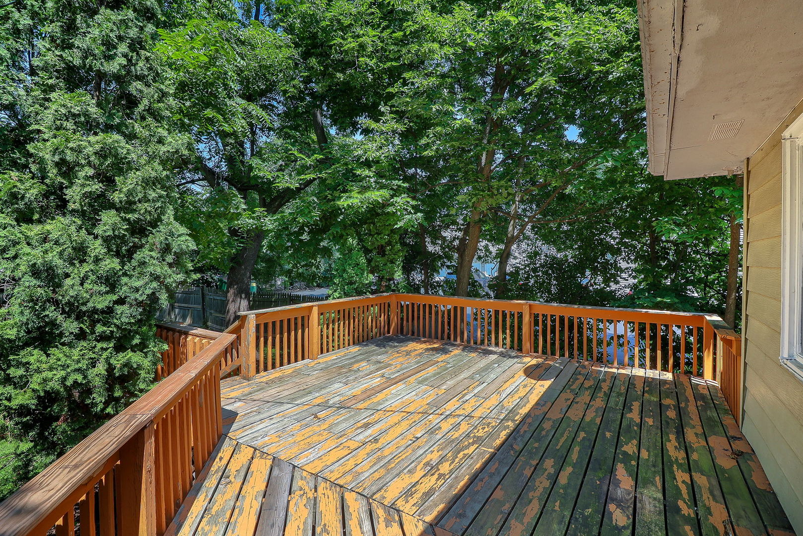 831 W Galena Boulevard, Aurora, IL 60506