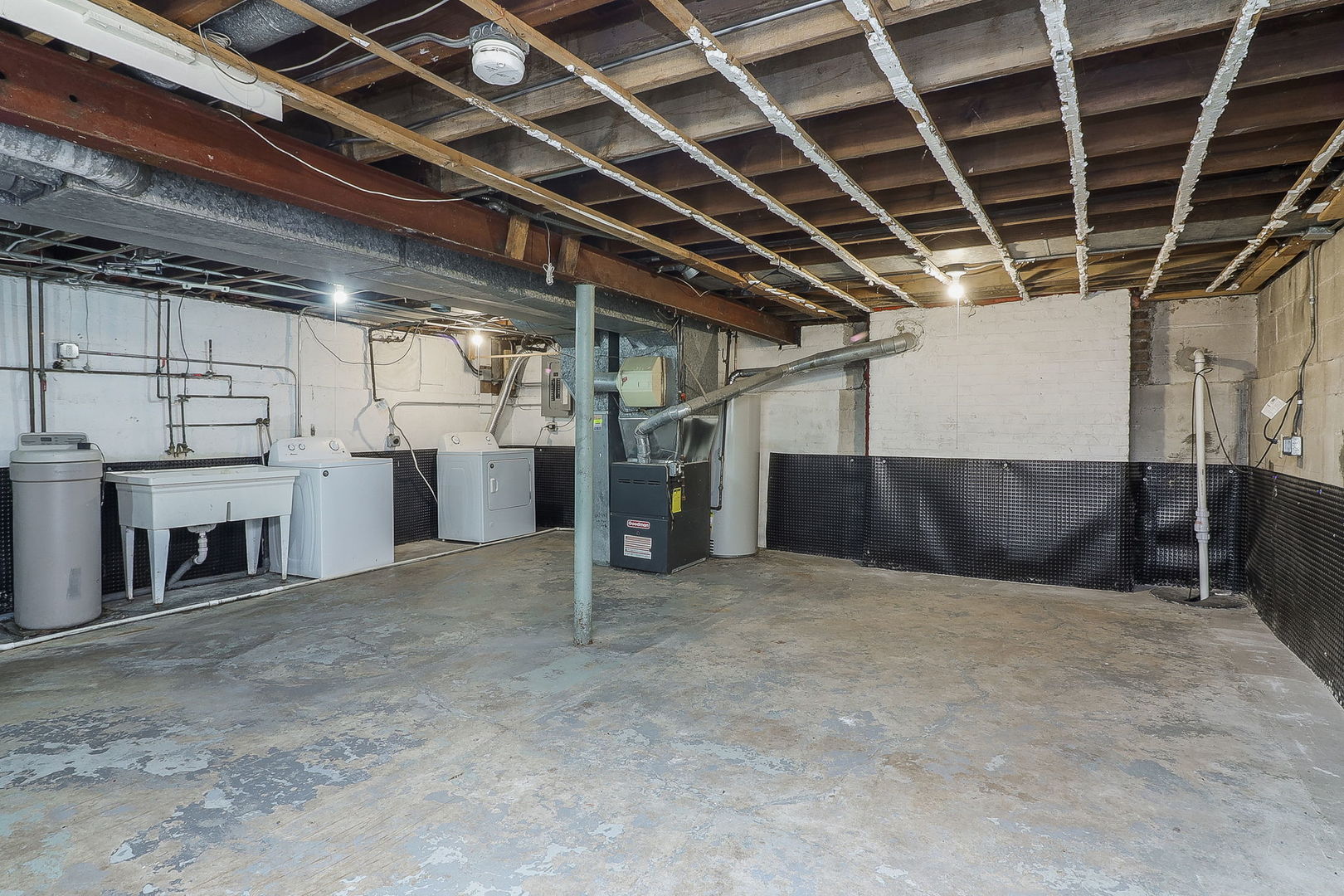 831 W Galena Boulevard, Aurora, IL 60506