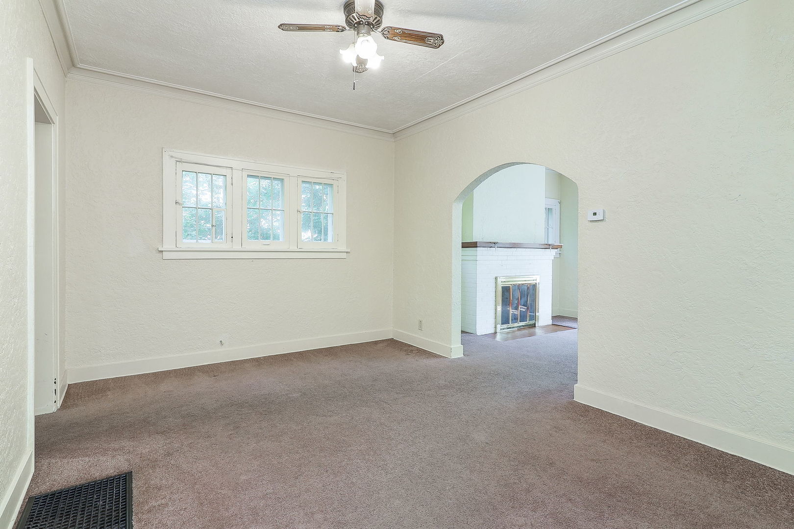 831 W Galena Boulevard, Aurora, IL 60506