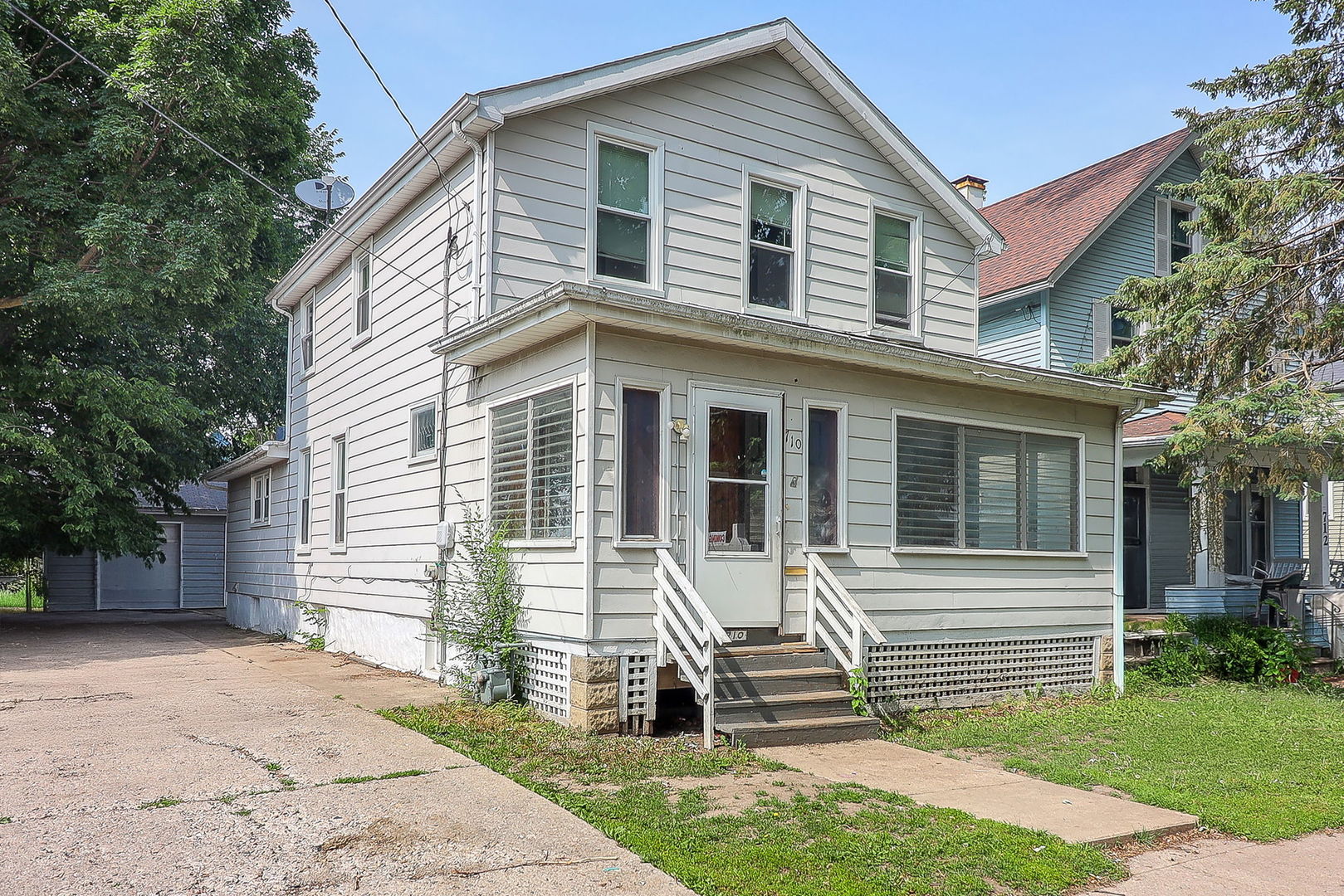 710 E Benton Street, Aurora, IL 60505