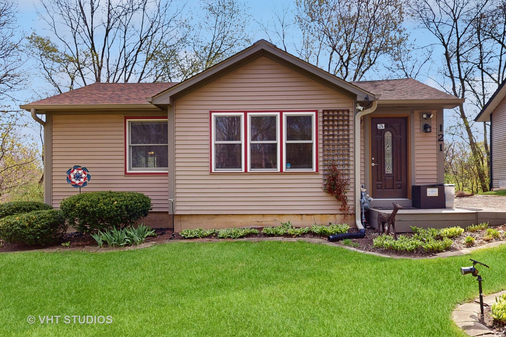 121 Woody Way, Oakwood Hills, IL 60013
