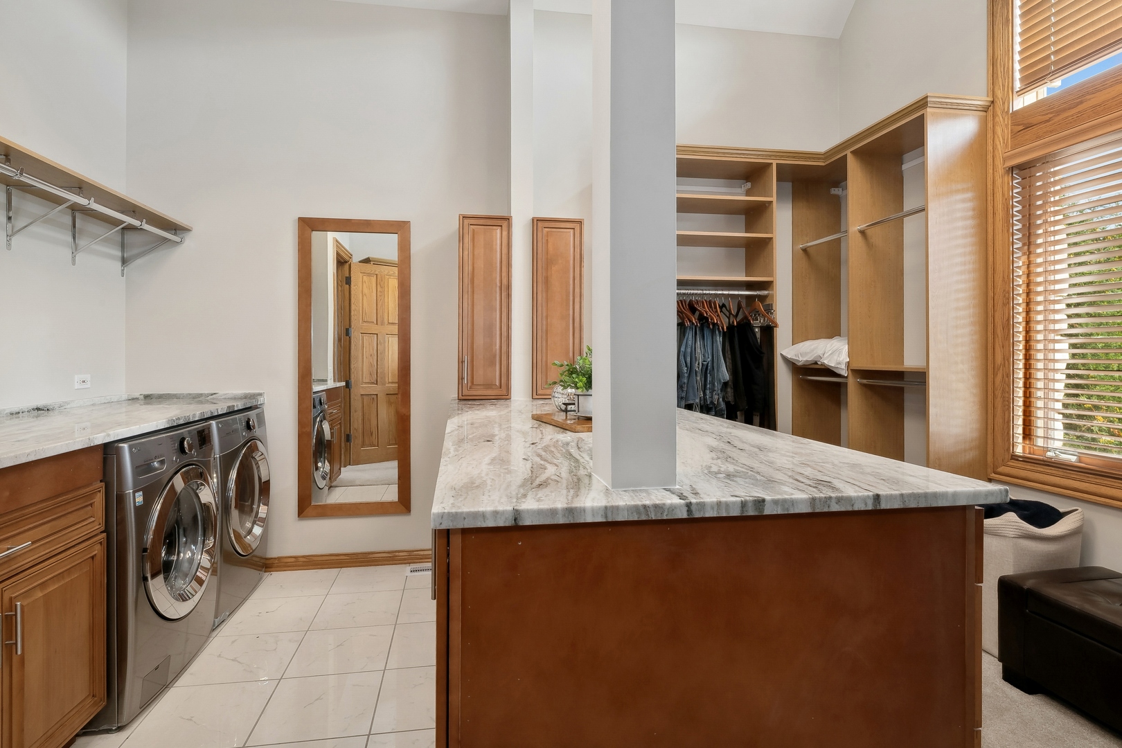 25164 W SUNSET Lane, Lake Villa, IL 60046