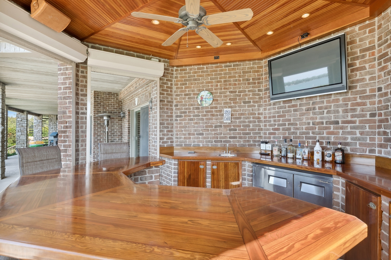 25164 W SUNSET Lane, Lake Villa, IL 60046