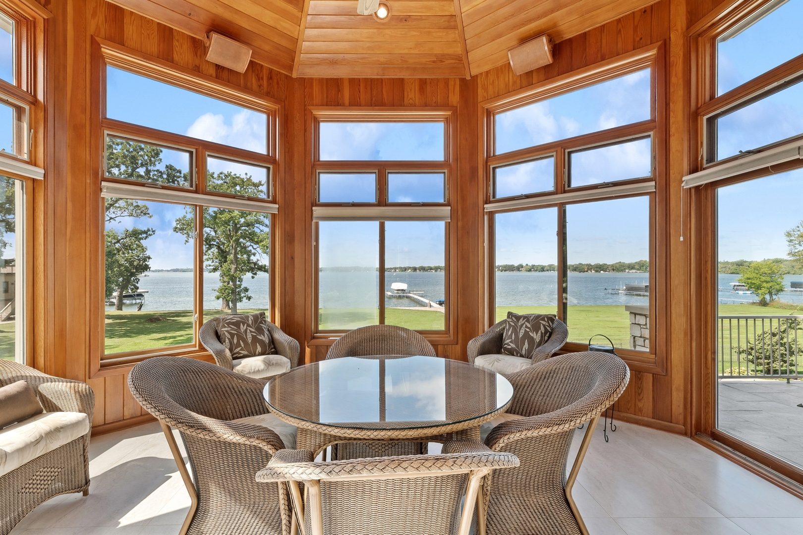 25164 W SUNSET Lane, Lake Villa, IL 60046