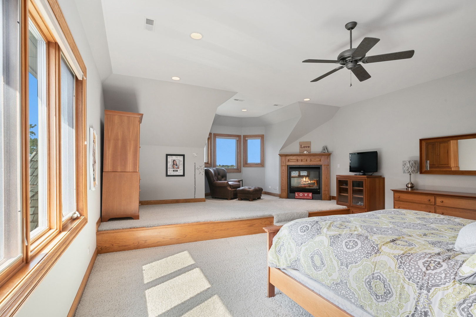 25164 W SUNSET Lane, Lake Villa, IL 60046