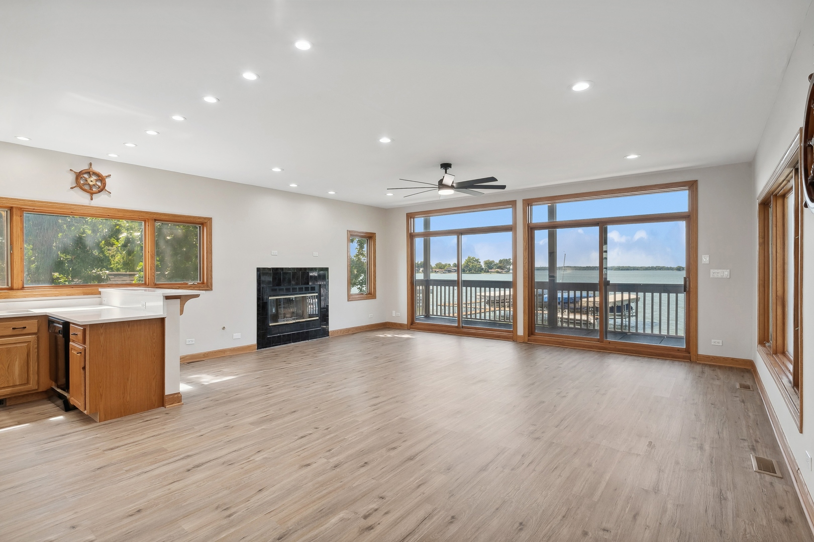 25164 W SUNSET Lane, Lake Villa, IL 60046