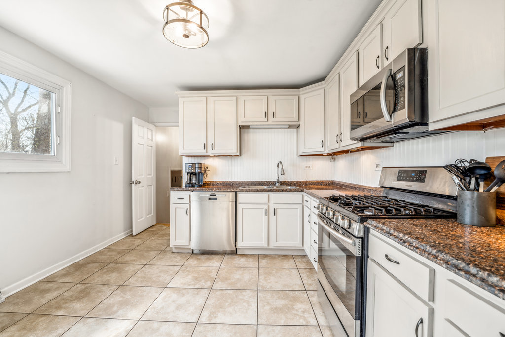 507 BIRCH Drive, Wheaton, IL 60187