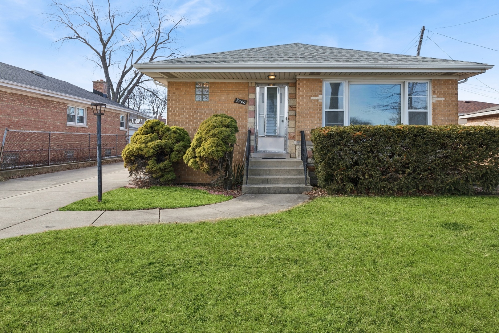 8746 N Ozark Avenue, Niles, IL 60714