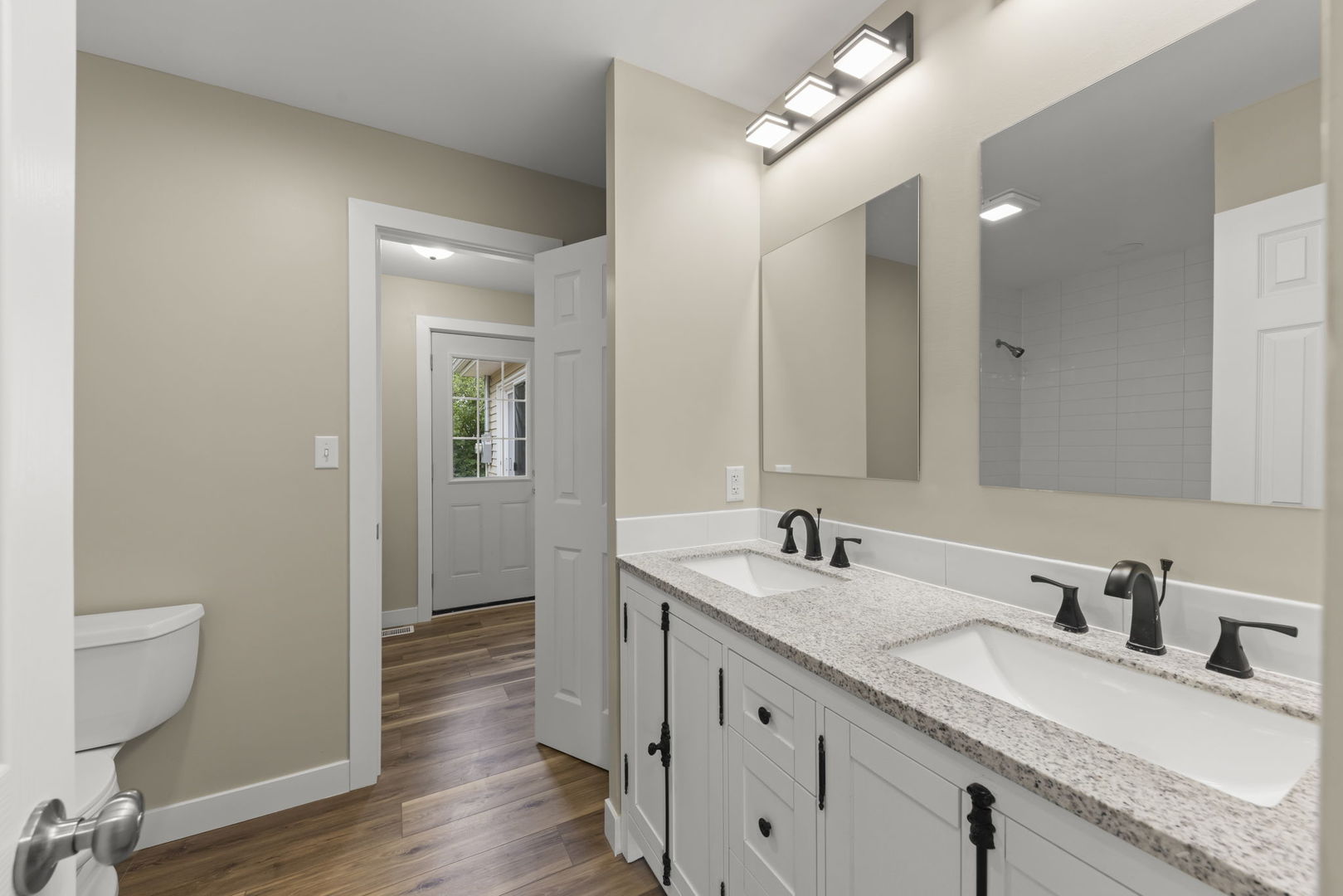 700 Pleasant Place, Streamwood, IL 60107