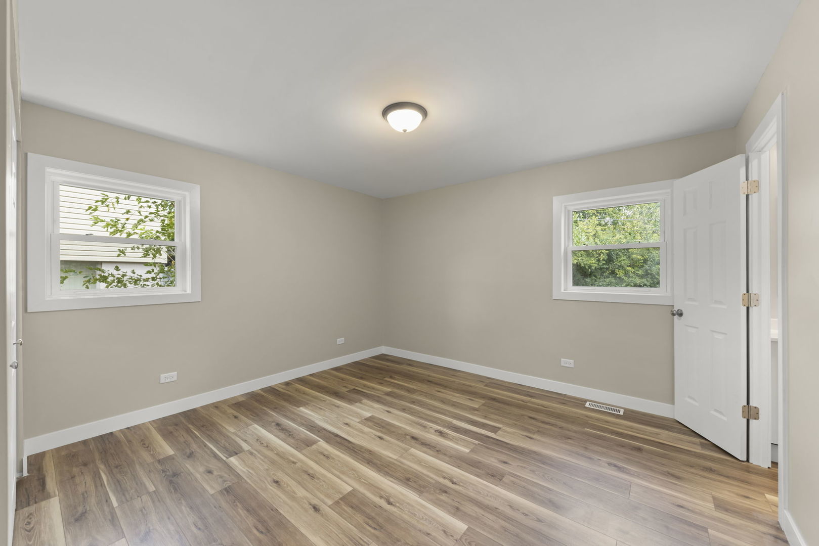 700 Pleasant Place, Streamwood, IL 60107