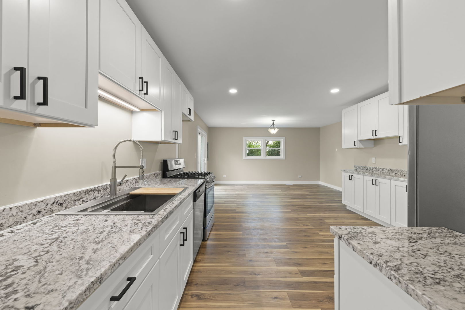 700 Pleasant Place, Streamwood, IL 60107