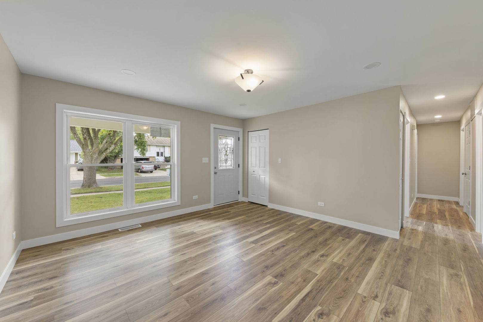 700 Pleasant Place, Streamwood, IL 60107