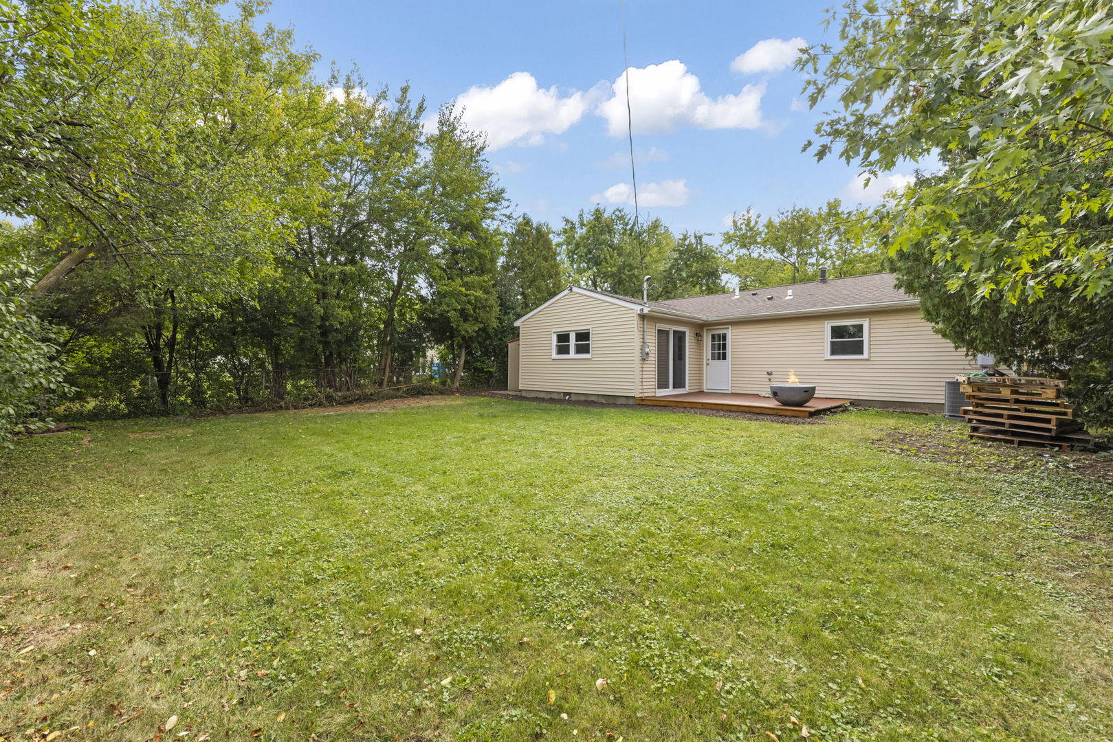 700 Pleasant Place, Streamwood, IL 60107