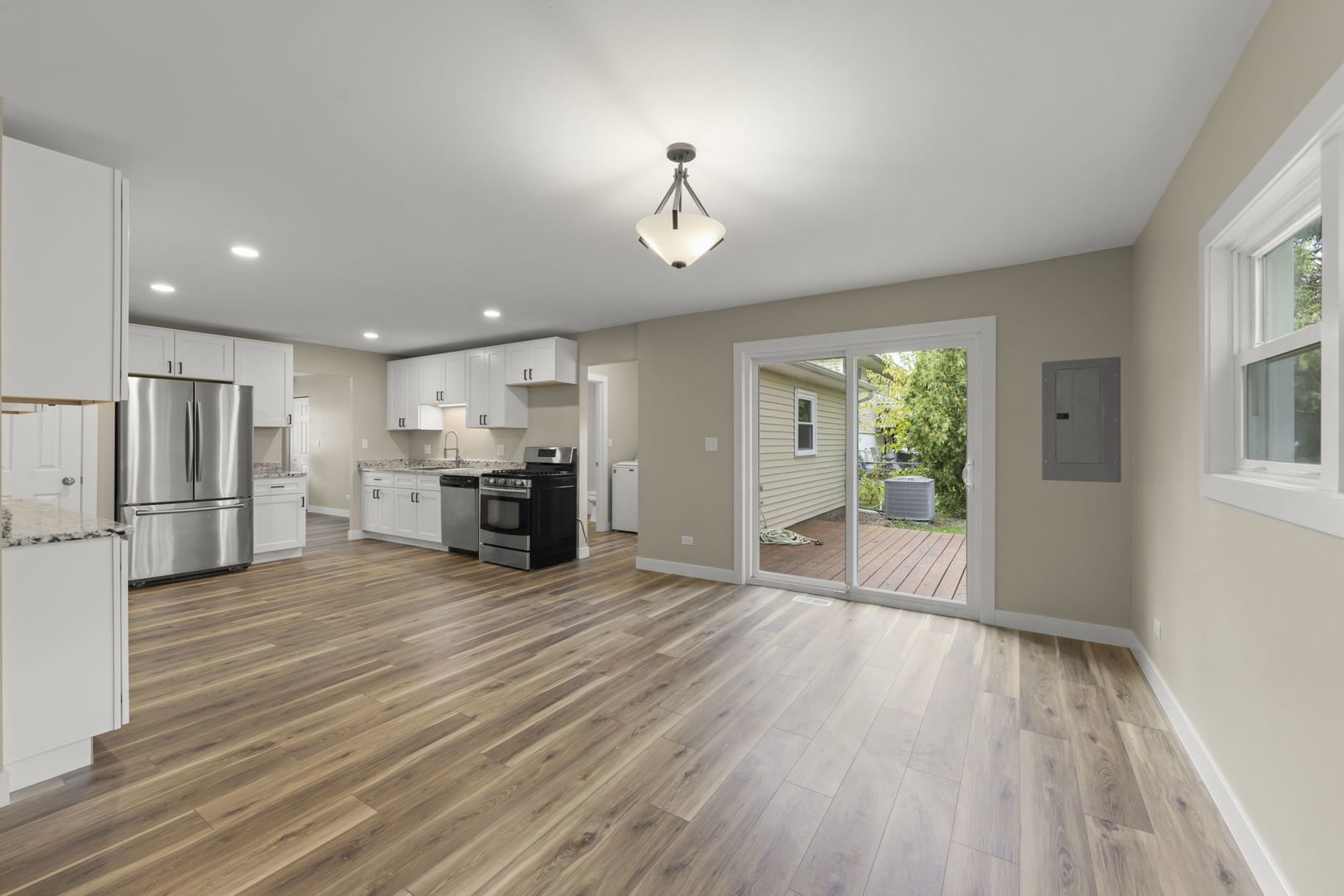 700 Pleasant Place, Streamwood, IL 60107