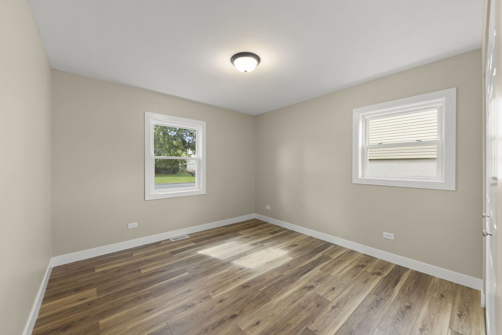 700 Pleasant Place, Streamwood, IL 60107