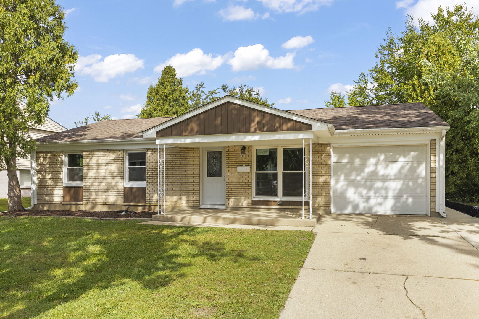 700 Pleasant Place, Streamwood, IL 60107