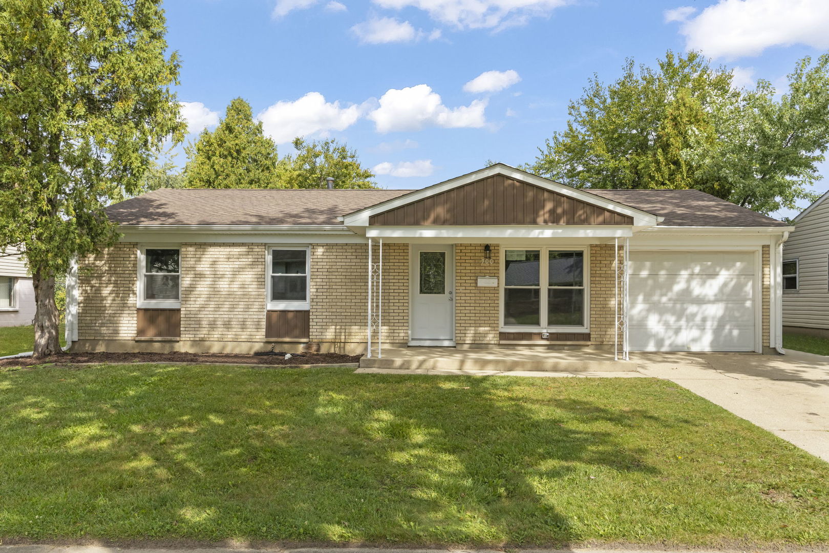 700 Pleasant Place, Streamwood, IL 60107