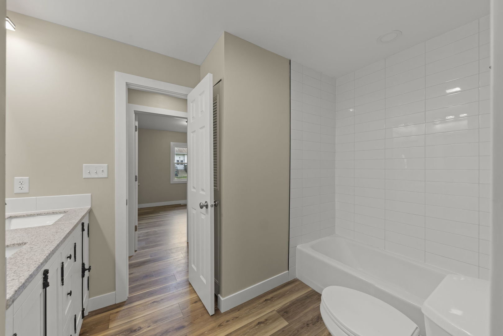 700 Pleasant Place, Streamwood, IL 60107