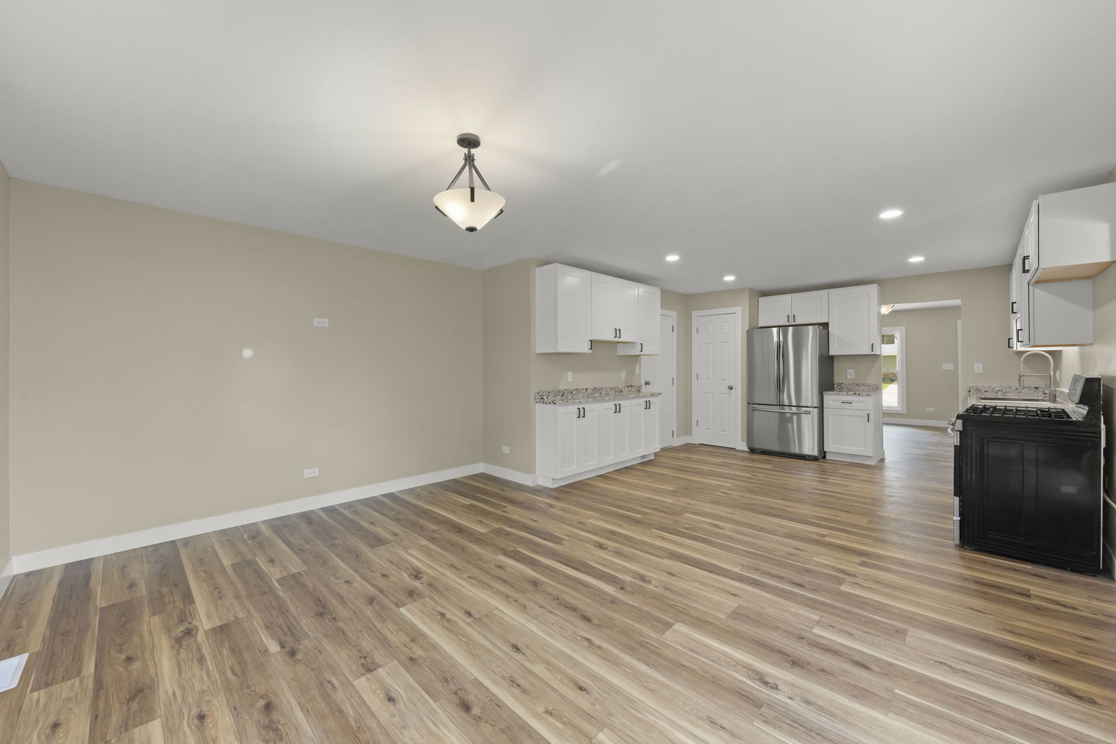 700 Pleasant Place, Streamwood, IL 60107