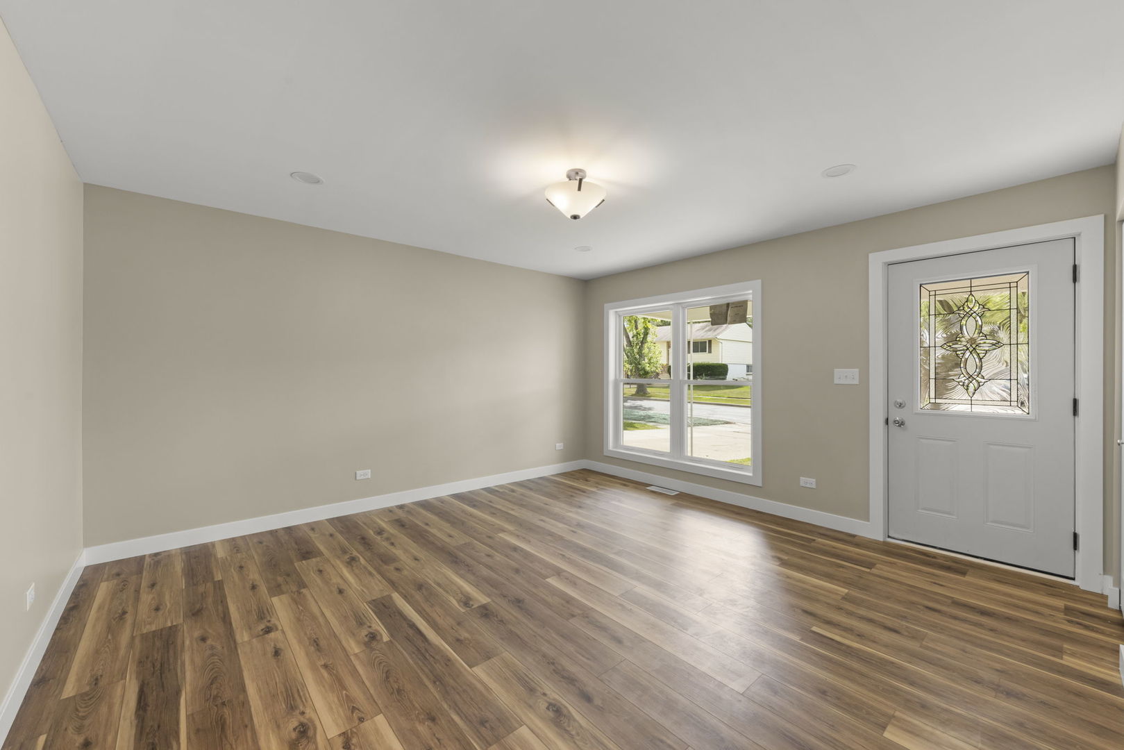 700 Pleasant Place, Streamwood, IL 60107