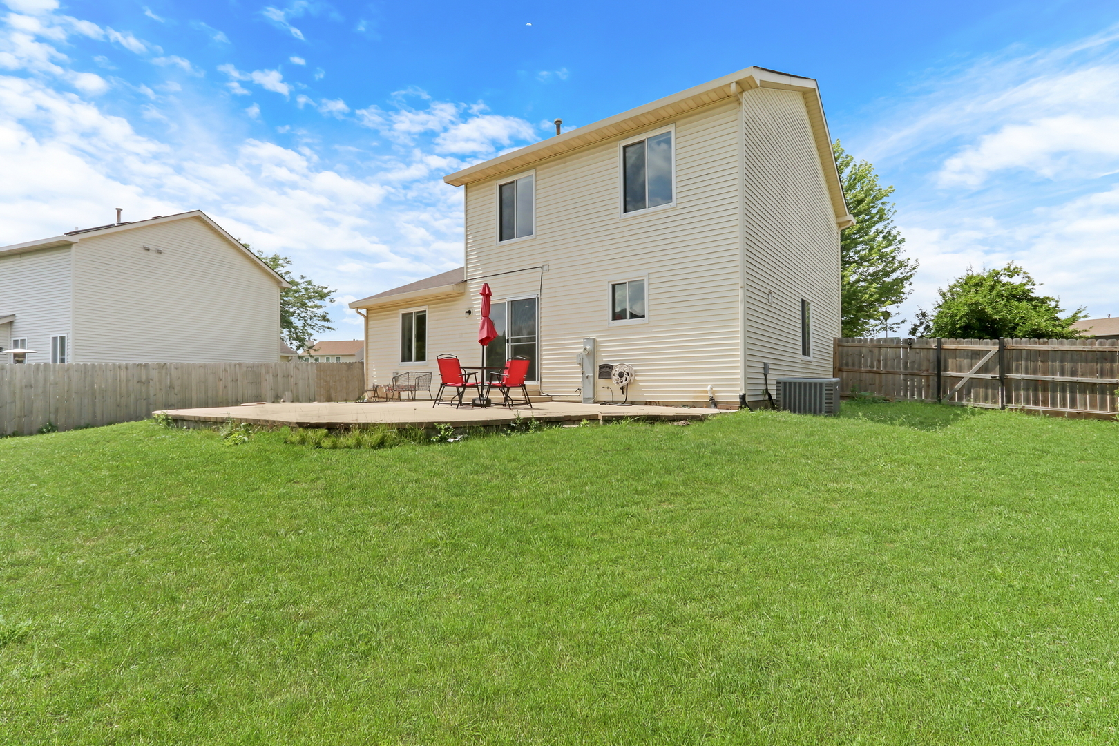 1999 N Amber Prairie Way, Lake Villa, IL 60046