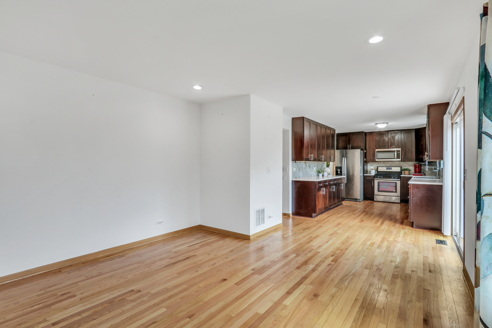 1999 N Amber Prairie Way, Lake Villa, IL 60046
