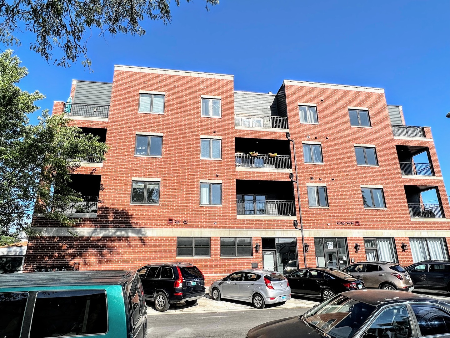 3203 N Ridgeway Avenue #2B, Chicago, IL 60618