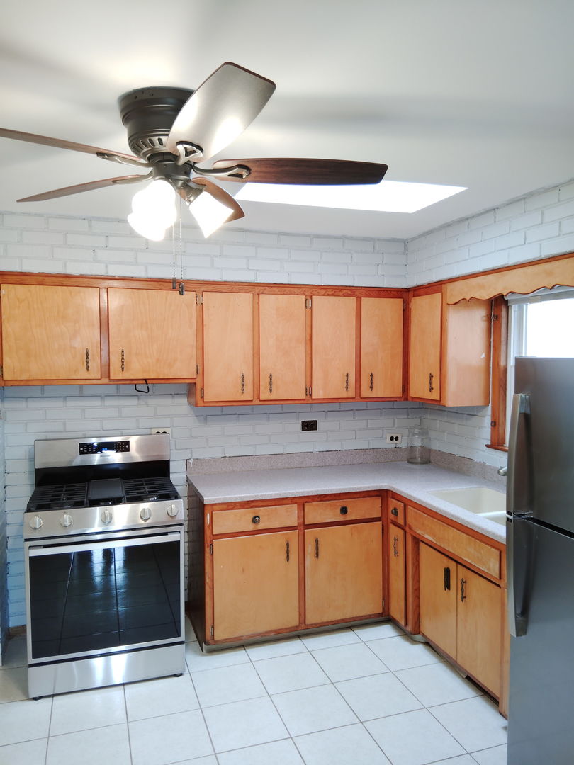 8605 S Calumet Avenue, Chicago, IL 60619