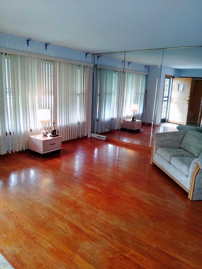 8605 S Calumet Avenue, Chicago, IL 60619