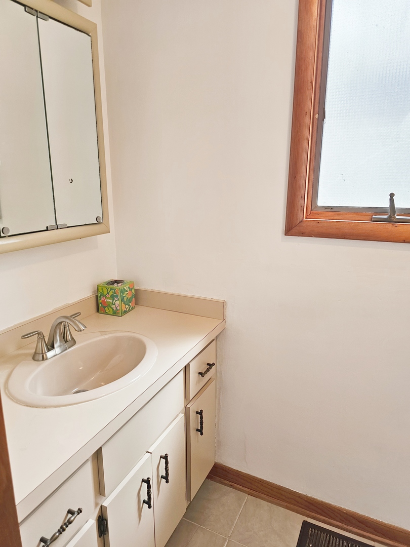 8605 S Calumet Avenue, Chicago, IL 60619