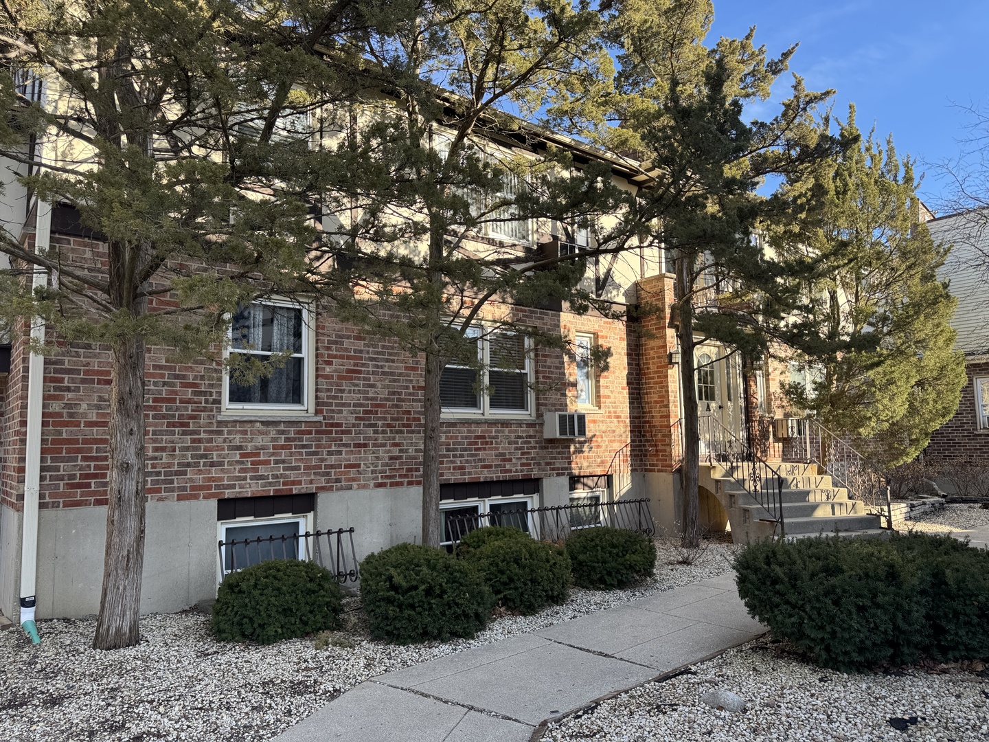 844 Village Quarter Road #A1, West Dundee, IL 60118