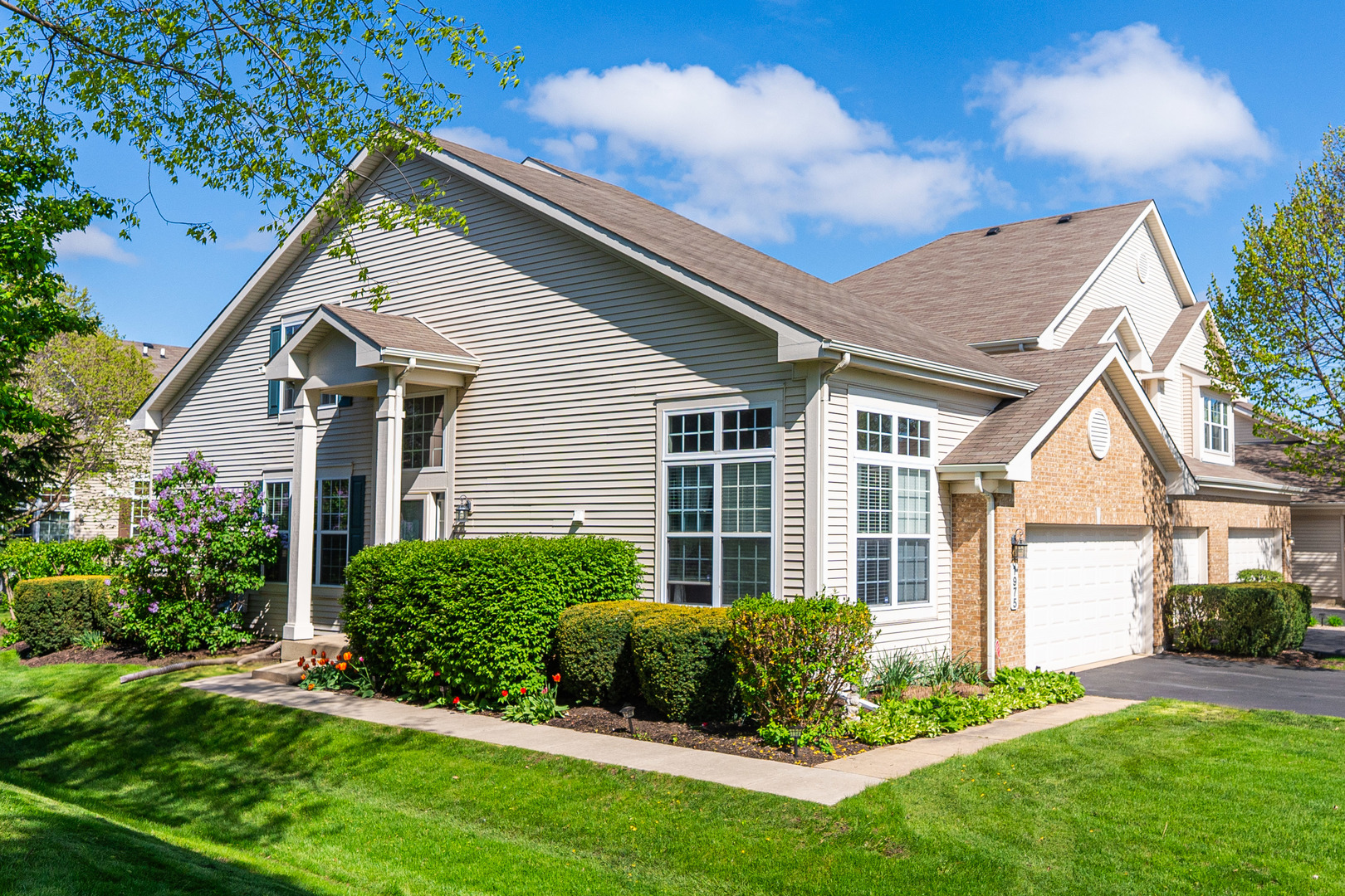 1975 Fountain Grass Circle, Bartlett, IL 60103