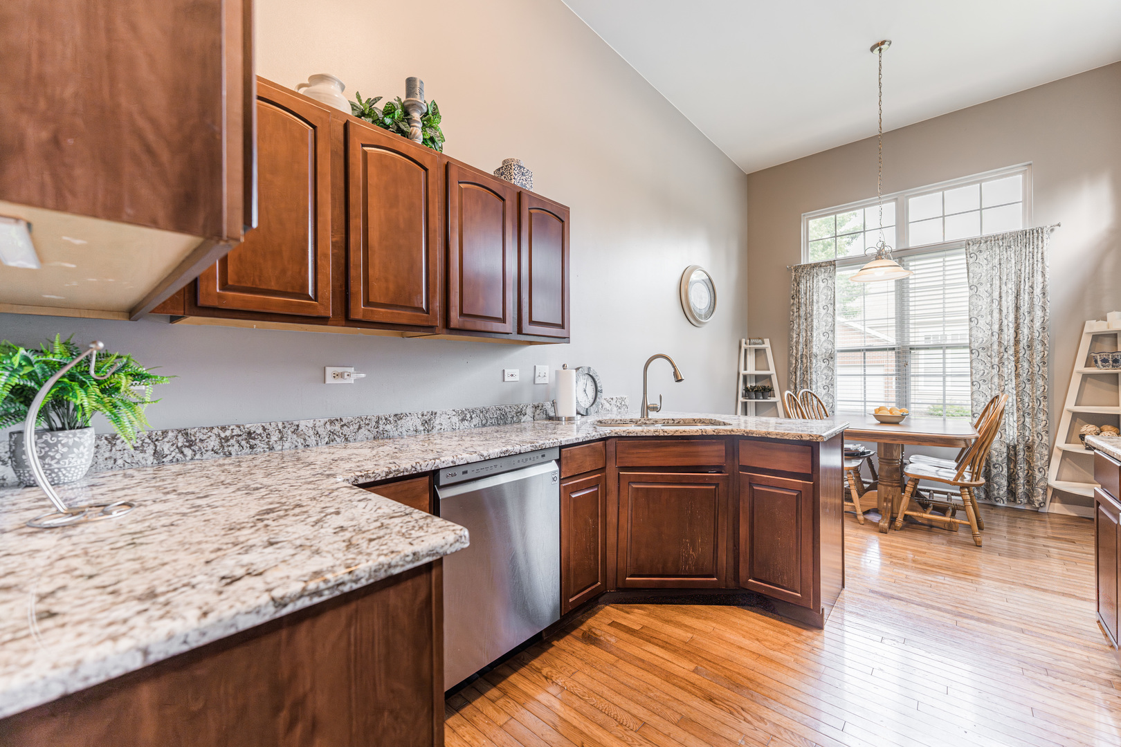 1975 Fountain Grass Circle, Bartlett, IL 60103