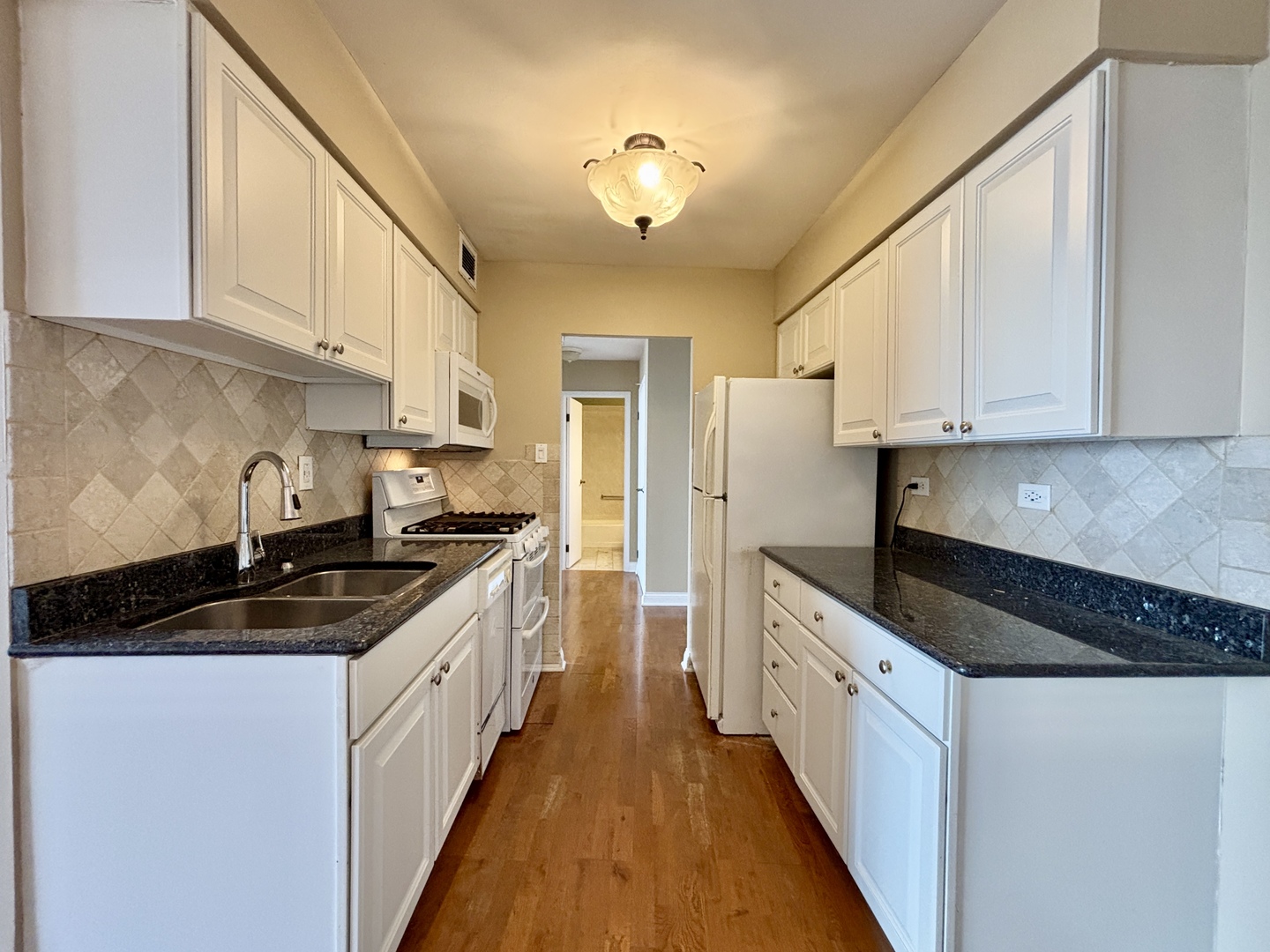 40 N Tower Road #14B, Oak Brook, IL 60523