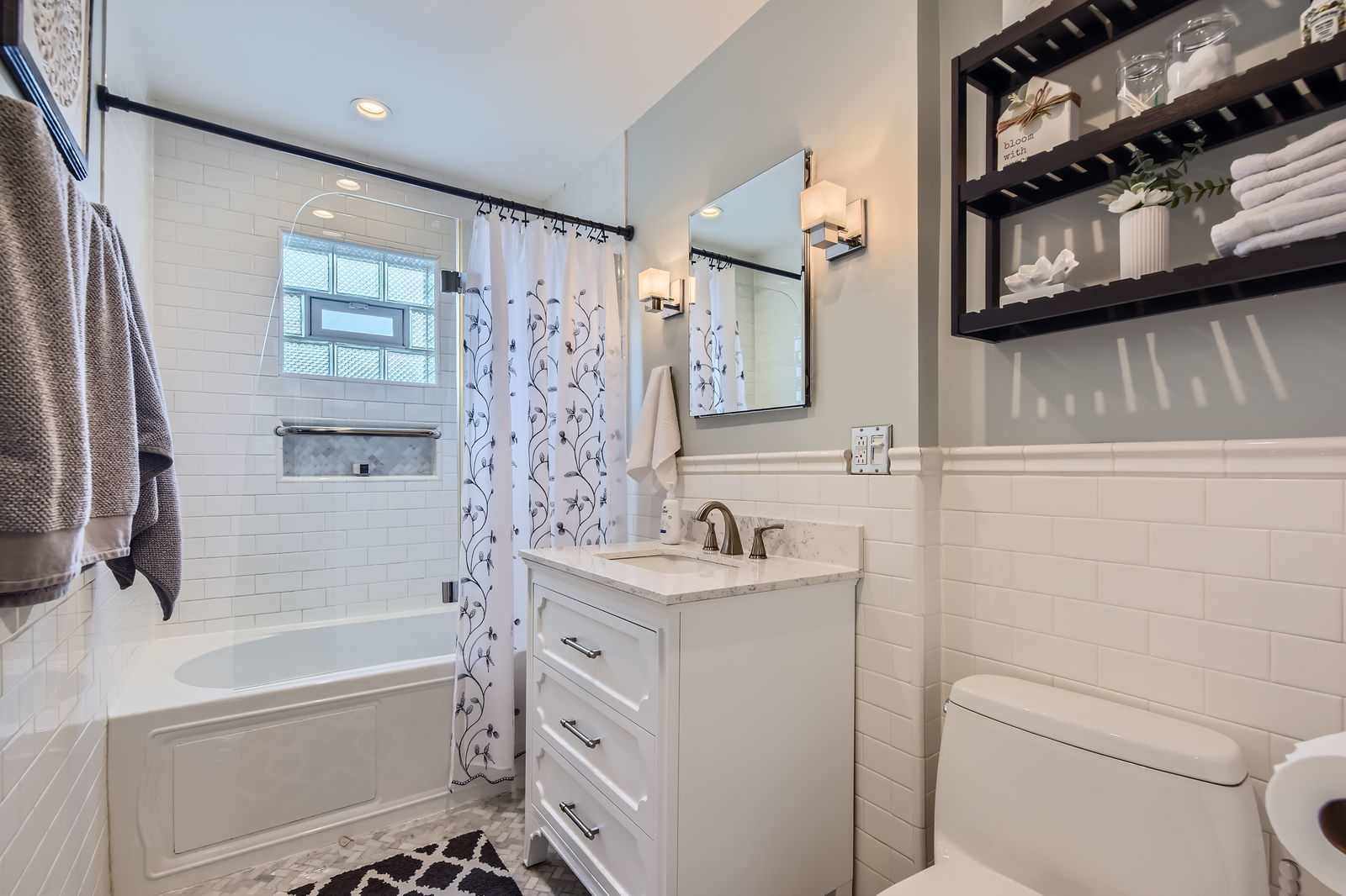 5446 S Nashville Avenue, Chicago, IL 60638