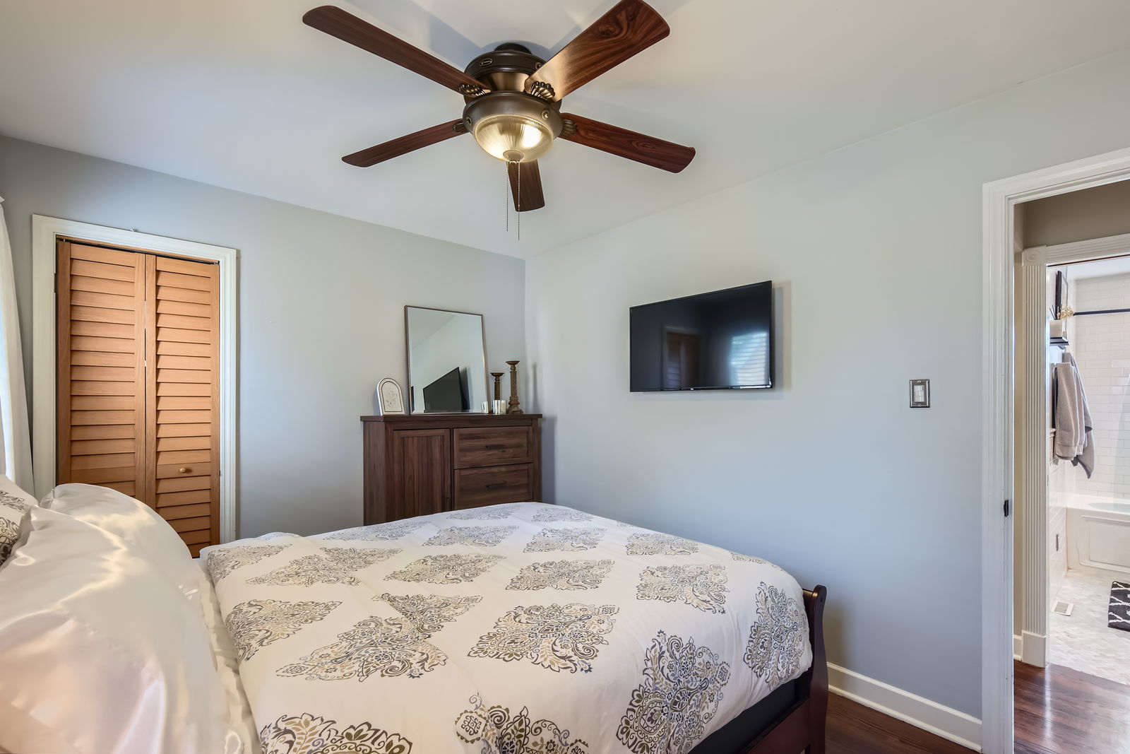 5446 S Nashville Avenue, Chicago, IL 60638