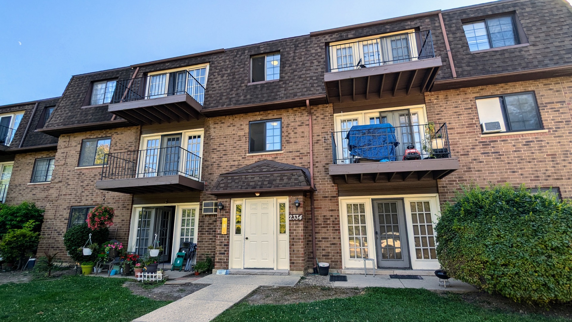 2334 Century Point Lane #B, Glendale Heights, IL 60139