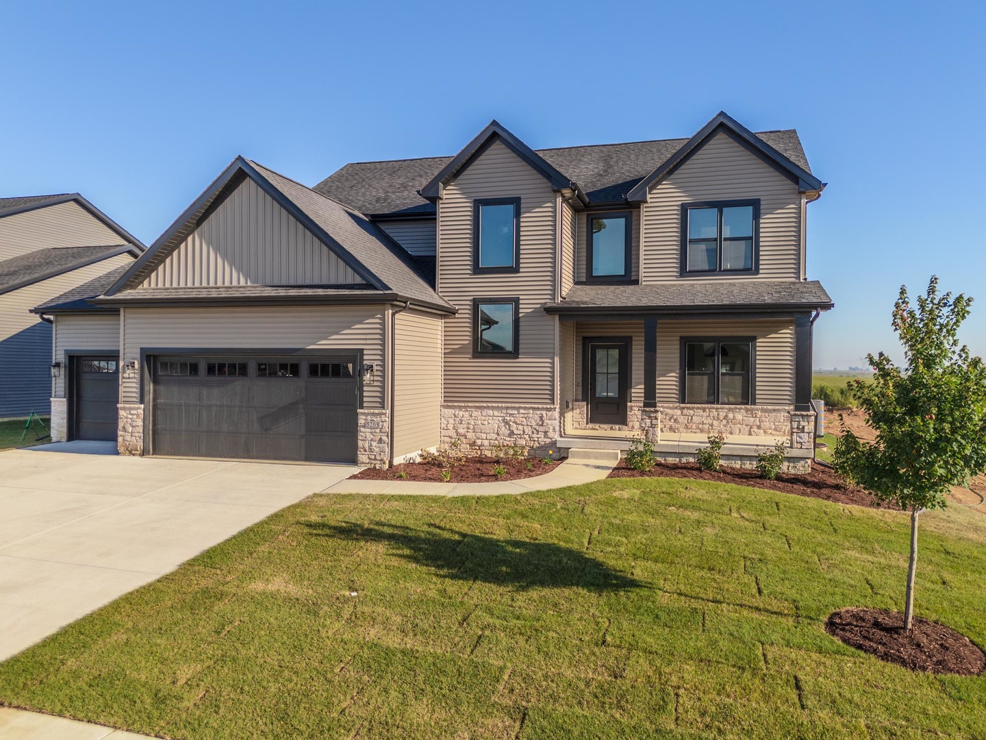 5208 Castlebar Drive, Bloomington, IL 61705