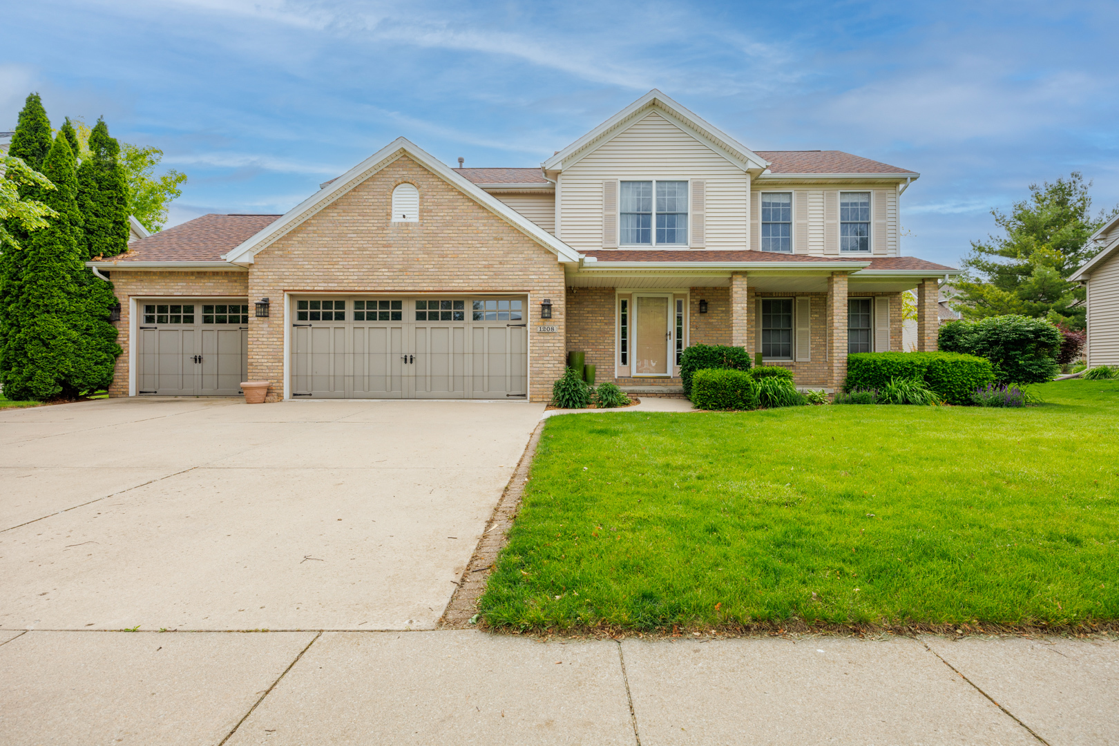 1208 Broad Creek Road, Bloomington, IL 61704