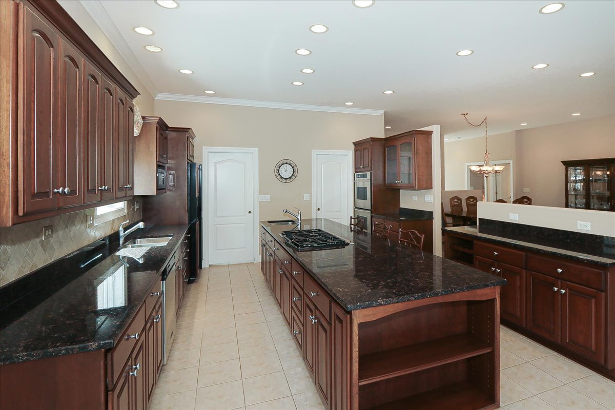 145 Rose Drive, Bloomingdale, IL 60108