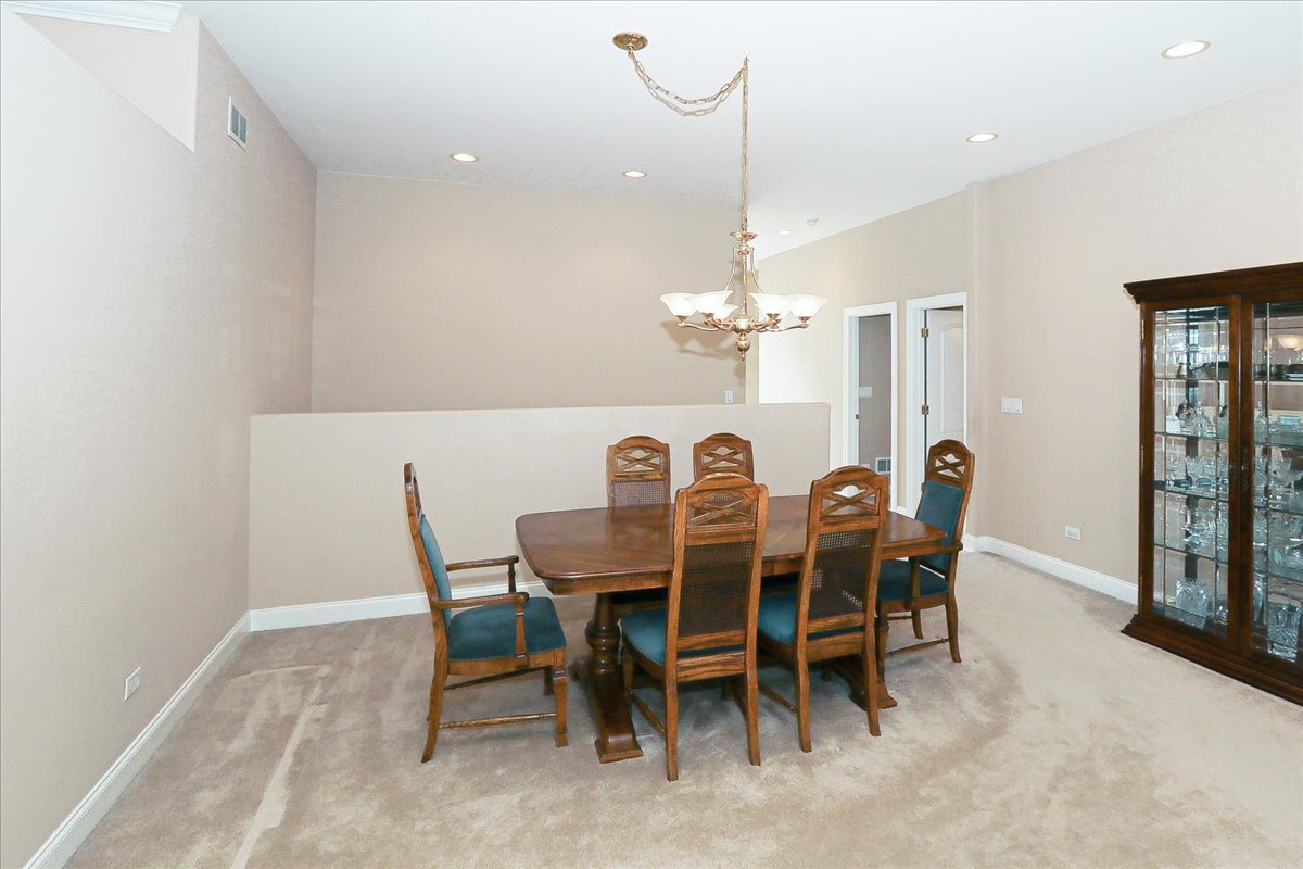 145 Rose Drive, Bloomingdale, IL 60108