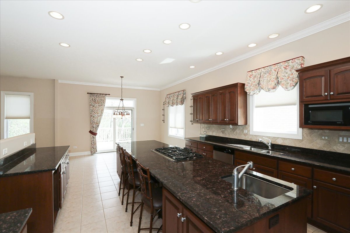 145 Rose Drive, Bloomingdale, IL 60108