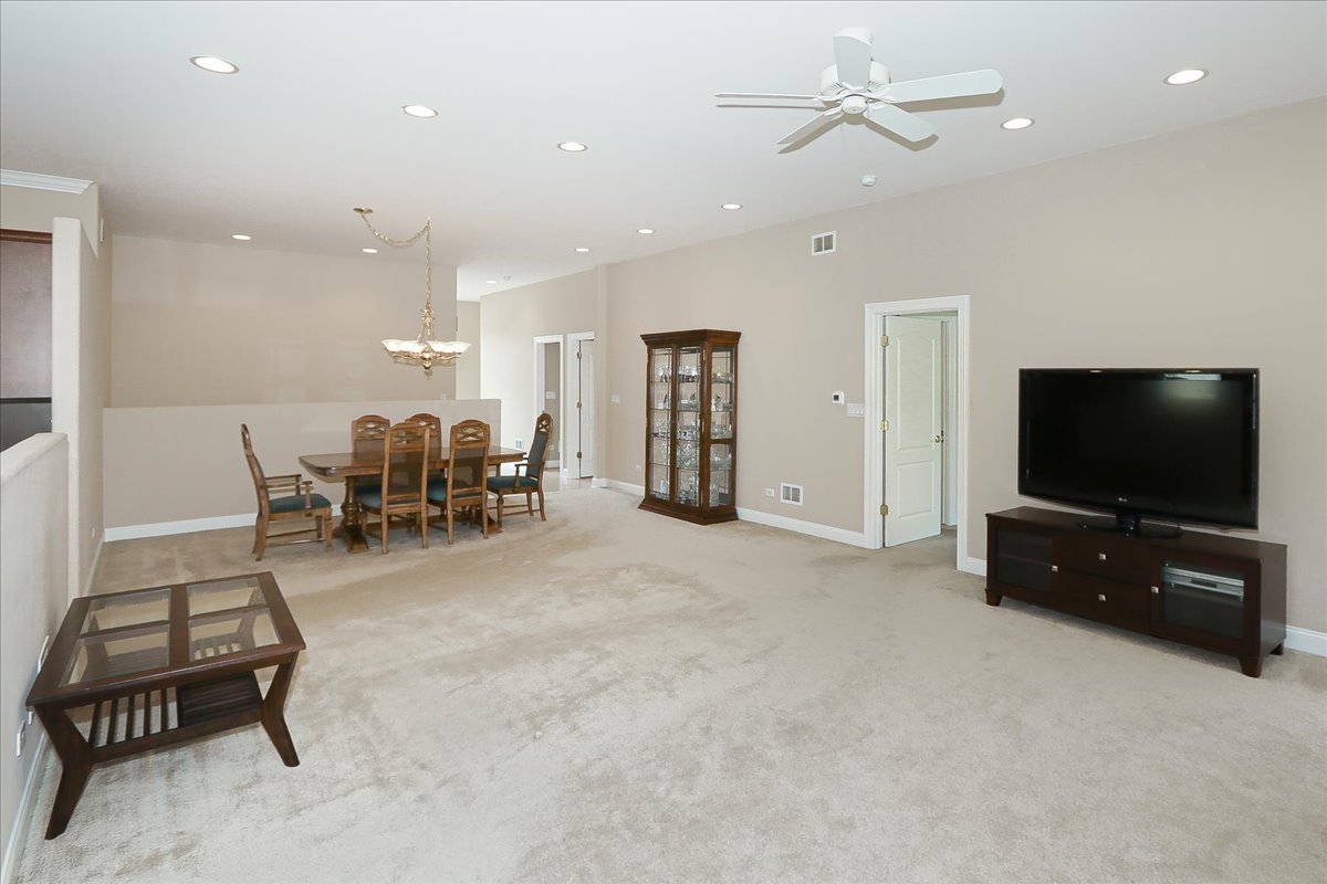 145 Rose Drive, Bloomingdale, IL 60108