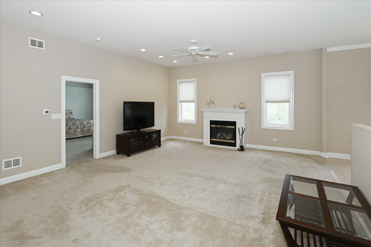 145 Rose Drive, Bloomingdale, IL 60108