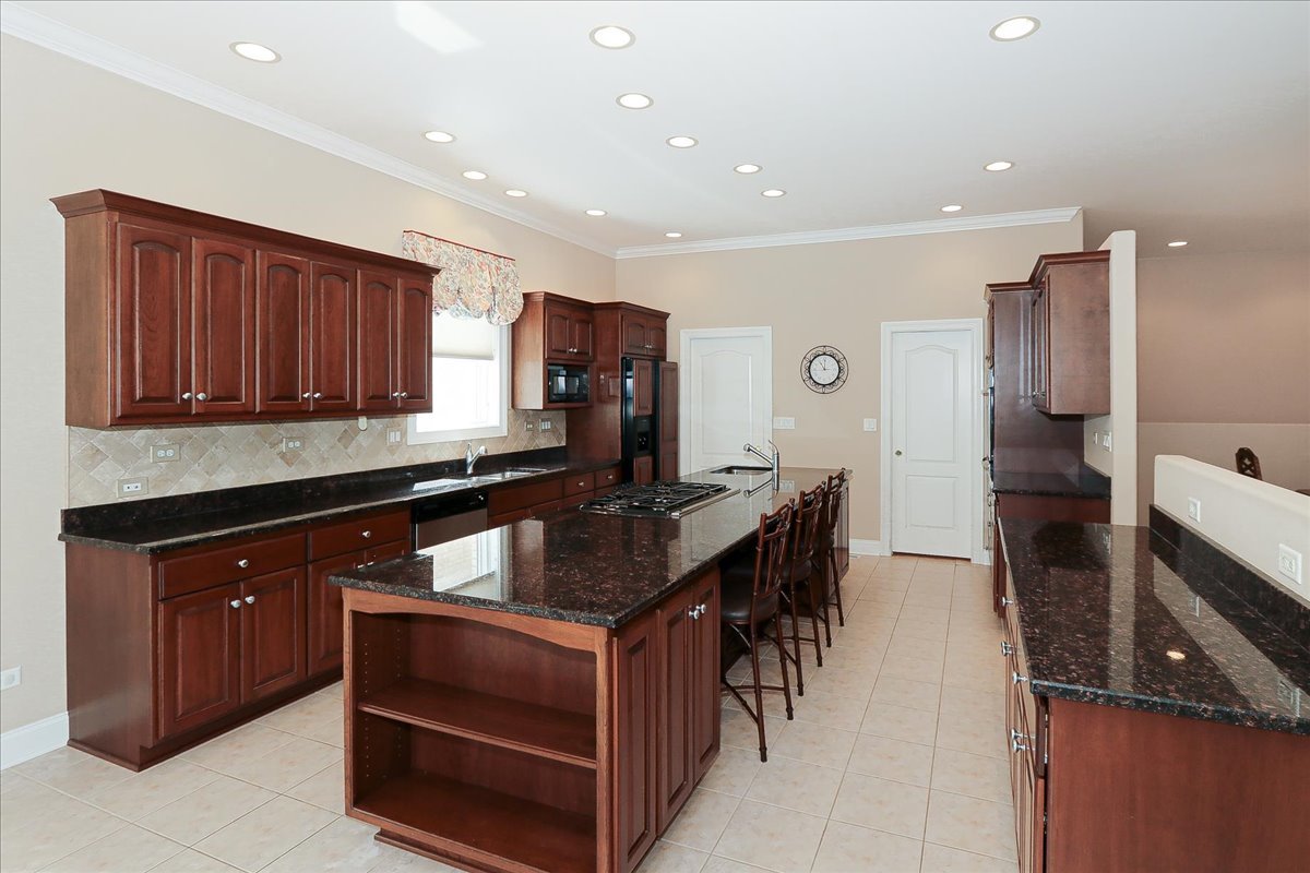 145 Rose Drive, Bloomingdale, IL 60108